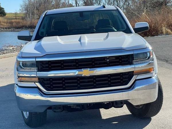 2018 Chevrolet Silverado 1500 Crew Cab - Financing Available! - cars... for sale in Junction City, KS – photo 12