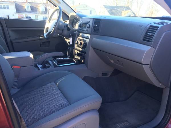 2007 Jeep Grand Cherokee Laredo 4x4 SUV // Very CLEAN // SNOW Ready... for sale in East Derry, ME – photo 14