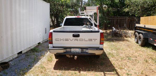 2001 Chevy Silverado long bed V8 pickup truck for sale in Redding, CA – photo 3