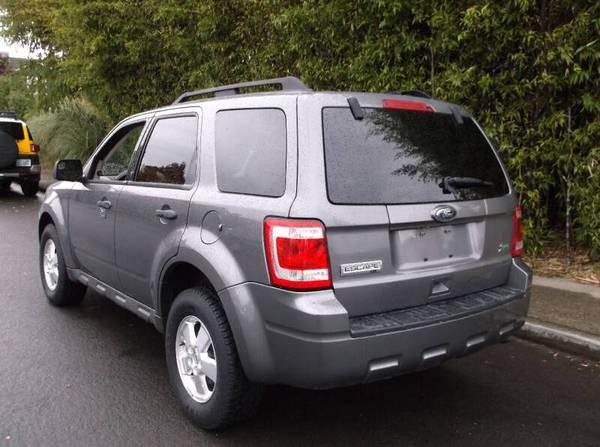 2011 Ford Escape XLT AWD - - by dealer - vehicle for sale in Kirkland, WA – photo 3