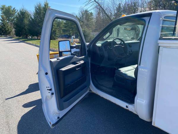 1 Owner Ford F-350 Utility - - by dealer - vehicle for sale in Hudson, VT – photo 5