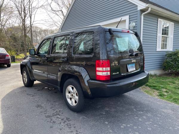 2012 Jeep Liberty - Limited Edition Sport Utility 4WD - cars & for sale in Pawcatuck, CT – photo 4