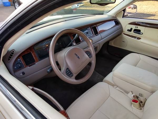 1998 Lincoln Cartier Towncar for sale in Albany, OR – photo 2