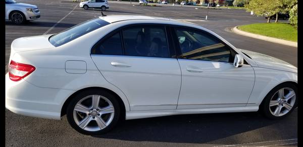 Mercedes Benz C300 - cars & trucks - by owner - vehicle automotive... for sale in West Bloomfield, MI – photo 3
