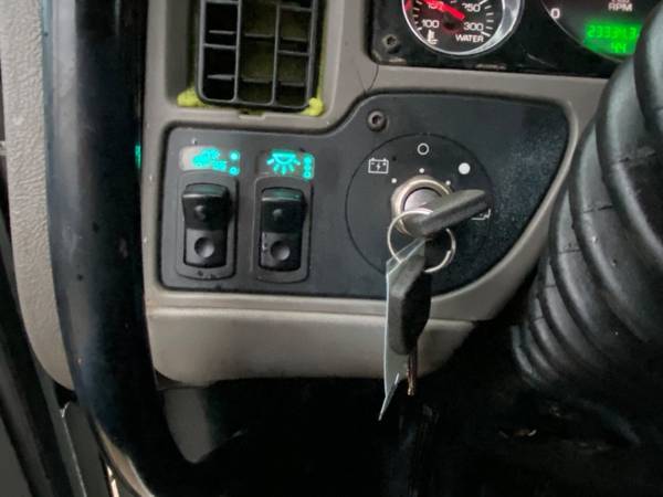 2012 KENWORTH T700 ISX CUMMINS 13 SPEED MANUAL SEMI TRUCK w/ONLY... for sale in TALLMADGE, IN – photo 18