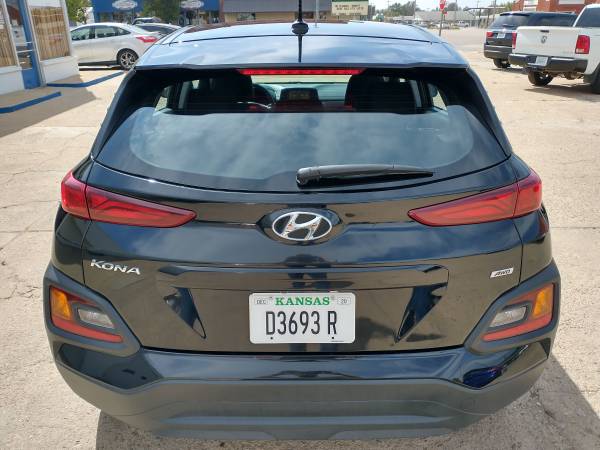 2019 Hyundai Kona SE, AWD, 23K miles - cars & trucks - by dealer -... for sale in Coldwater, KS – photo 5