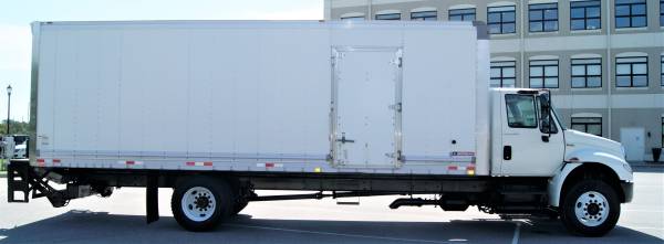 2012 International 4300 26ft Box Truck DT466 A/T Side Door Air Ride for sale in Emerald Isle, VA – photo 3