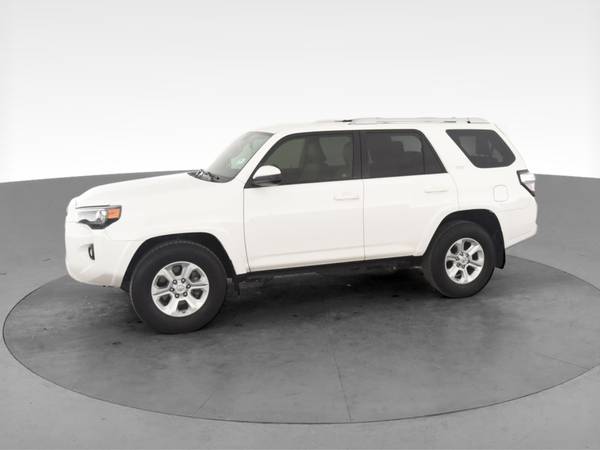 2018 Toyota 4Runner SR5 Sport Utility 4D suv White - FINANCE ONLINE... for sale in Washington, District Of Columbia – photo 4