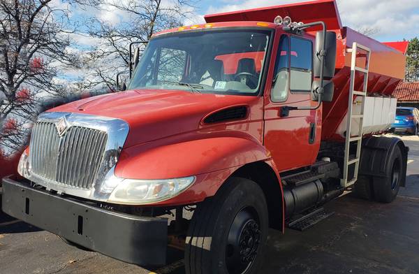 International Salt Truck for sale in Northbrook, IL – photo 2
