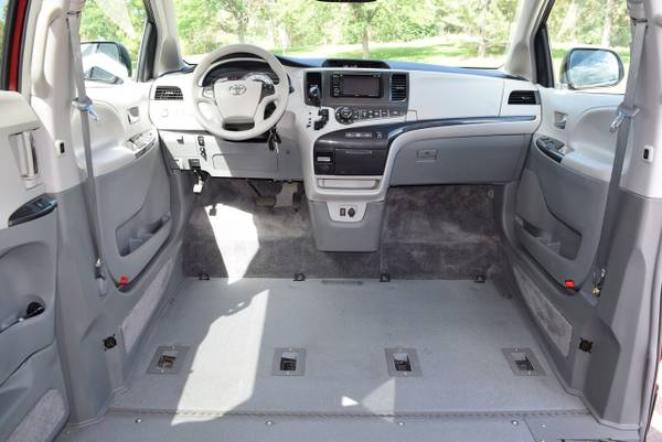 2014 Toyota Sienna 5dr 8-Passenger Van V6 SE FWD - cars & for sale in Denver , CO – photo 18