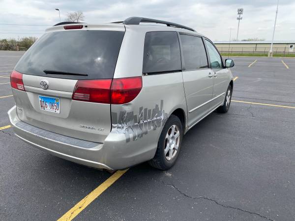 2005 Toyota Sienna LE Silver for sale in West Chicago, IL – photo 3