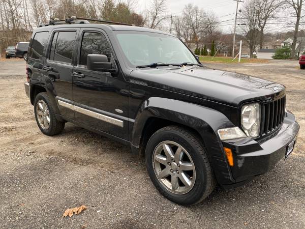 2012 Jeep Liberty Latitude 4x4 suv MINT! Black on Black - cars &... for sale in Southington , CT – photo 4
