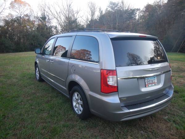 EXCELLENT 2013 CHRYSLER TOWN & COUNTRY FAMILY VAN ALL POPULAR... for sale in Ellijay, GA – photo 22