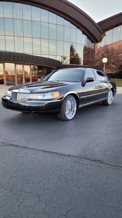 1998 Lincoln Town Car for sale in Racine, WI – photo 2