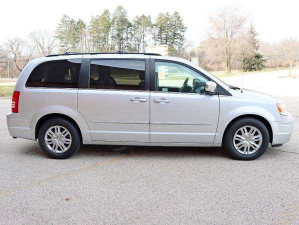 2010 CHRYSLER TOWN & COUNTRY TOURING PLUS 90k-MILES REAR-CAM DVD for sale in Elgin, IL – photo 13