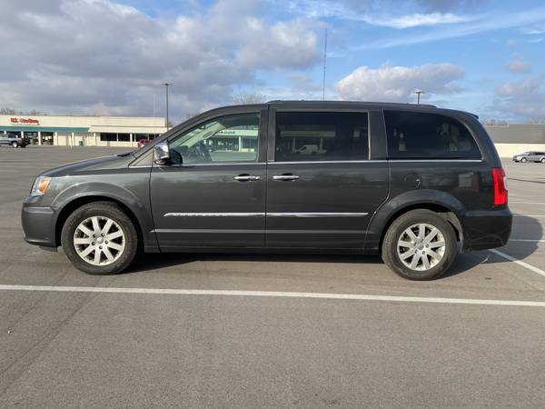 2011 Chrysler Town and Country Touring-L - cars & trucks - by owner... for sale in Richmond, OH – photo 3