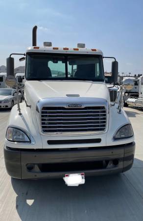 2009 Freightliner Colombia for sale in BLOOMINGTON, CA – photo 2