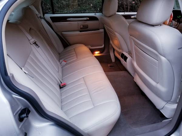 2003 Lincoln Town Car Signature MOONROOF / HEATED SEATS Towncar -... for sale in Auburn, WA – photo 9