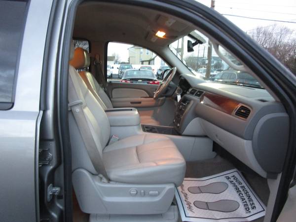 2009 GMC YUKON SLT - CLEAN CAR FAX - AS IS TRADED VEHICLE - 3RD ROW... for sale in Scranton, PA – photo 10