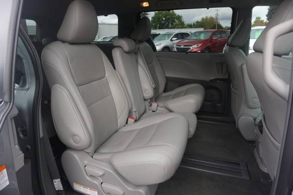 2018 Toyota Sienna XLE for sale in McMinnville, OR – photo 10