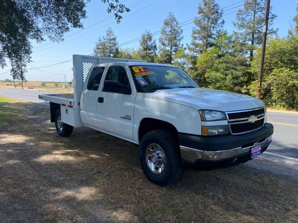 2007 Chevrolet Silverado 2500HD Classic FLAT BED , EXT CAB, 2WD for sale in Riverbank, CA – photo 2