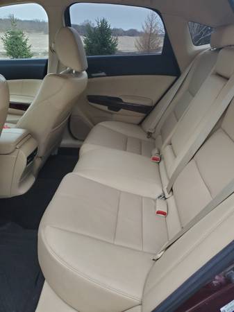 Honda Crosstour 2012 - cars & trucks - by owner - vehicle automotive... for sale in Lincoln, NE – photo 4