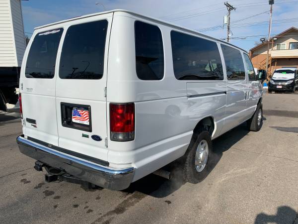 ★★★ 2012 Ford E-350 XLT / 15 Passenger Van / Like NEW ★★★ - cars &... for sale in Grand Forks, ND – photo 6