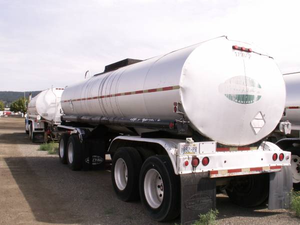 peterbilt truck and trailer. tankers for sale in Spokane, ND – photo 3