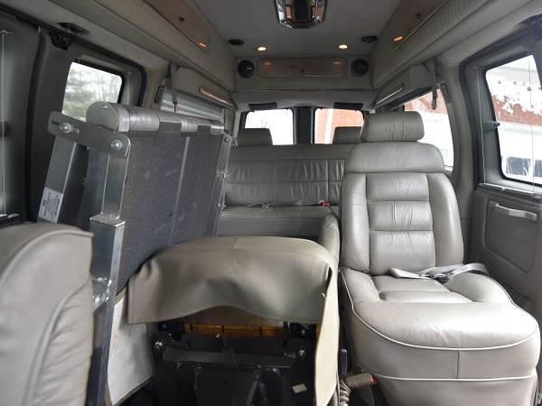 2004 Chevy Express Explorer Limited Con Van - - by for sale in Bowling Green , KY – photo 8