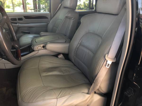 2002 CADILLAC ESCALADE LUXURY..ALL WHEEL DRIVE.. 6.0 L V8 for sale in Holly, OH – photo 19
