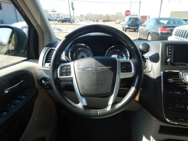 2013 Chrysler Town & Country Touring - Must Sell! Special Deal! for sale in Oakdale, MN – photo 16
