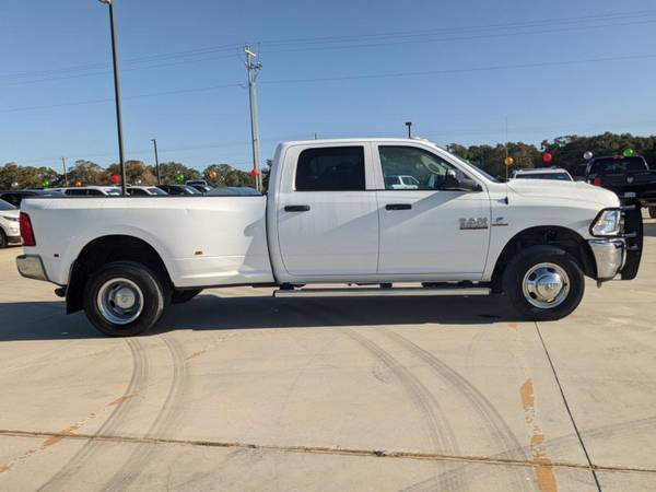 2018 Ram 3500 Tradesman - - by dealer - vehicle for sale in North Floresville, TX – photo 3