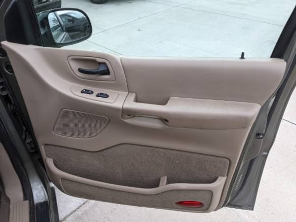 2001 Ford Windstar FWD 4D Wagon/Wagon SE - - by for sale in Waterloo, IA – photo 21