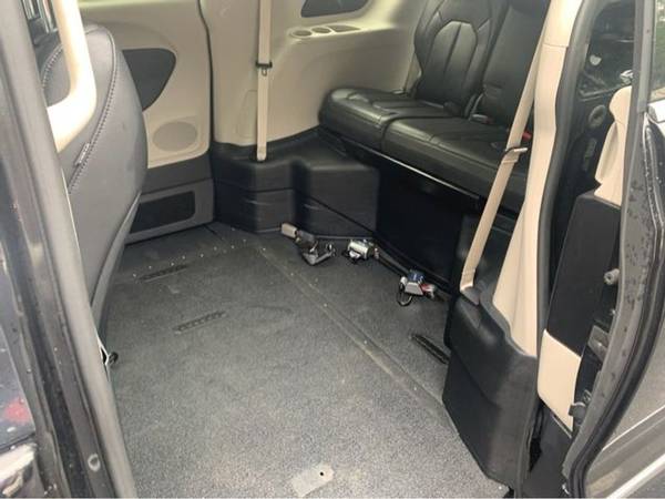 2017 Chrysler Pacifica Touring-L handicap wheelchair side for sale in Dallas, FL – photo 8