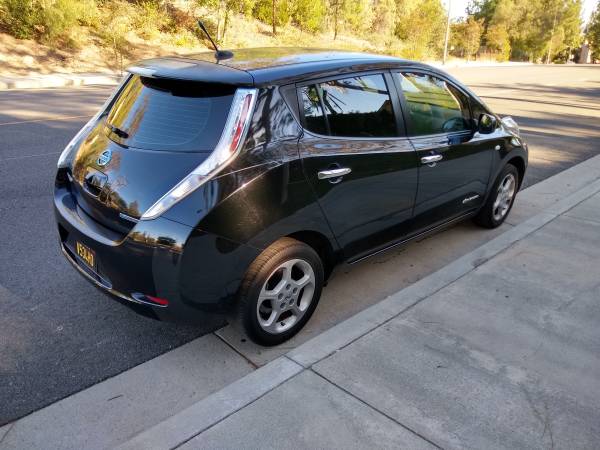 2012 Nissan Leaf excellent condition runs great clean title - cars & for sale in Woodland Hills, CA – photo 4