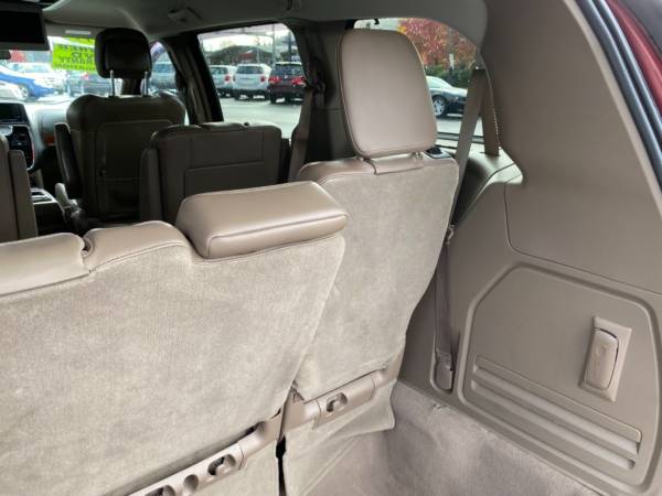 2011 CHRYSLER TOWN & COUNTRY LIMITED MINIVAN 4D Minivan - cars &... for sale in Portland, OR – photo 21