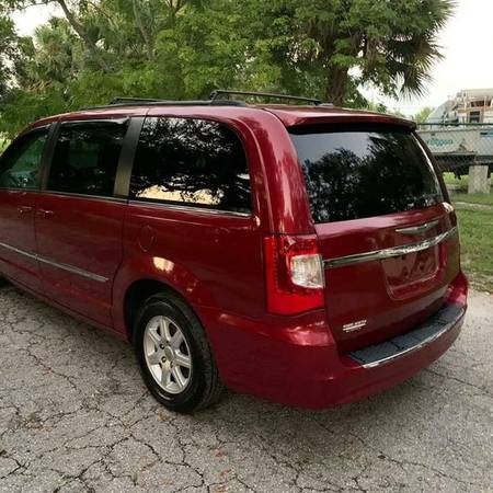 2012 CHRYSLER TOWN & COUNTRY 131,475 MILES - cars & trucks - by... for sale in Fort Myers, FL – photo 5