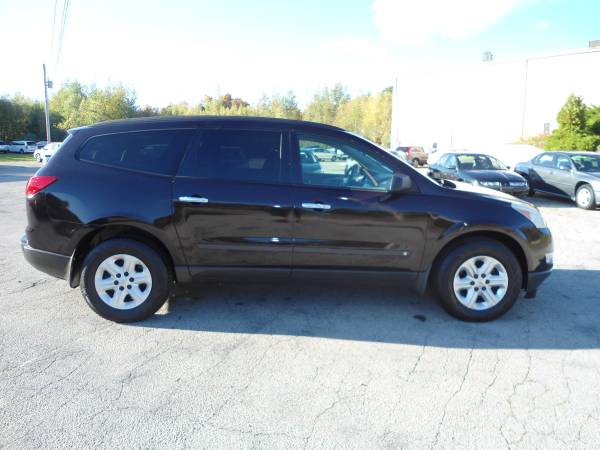 Chevrolet Traverse LS AWD 3rd ROW ONE OWNER **1 year warranty** -... for sale in hampstead, RI – photo 4