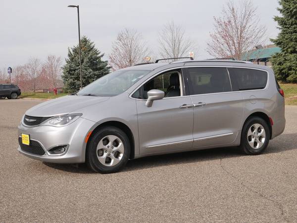 2017 Chrysler PACIFICA Touring-L Plus - cars & trucks - by dealer -... for sale in Hudson, MN – photo 5