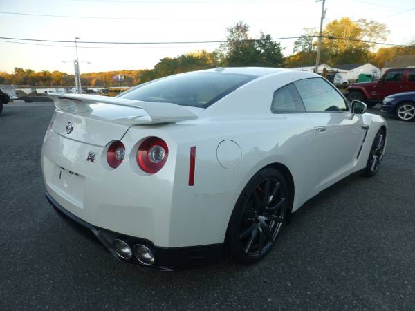 2015 NISSAN GT-R PREMIUM GTR - ONLY 12K MILES - ONE OWNER - CARFAX! for sale in Millbury, MA – photo 5