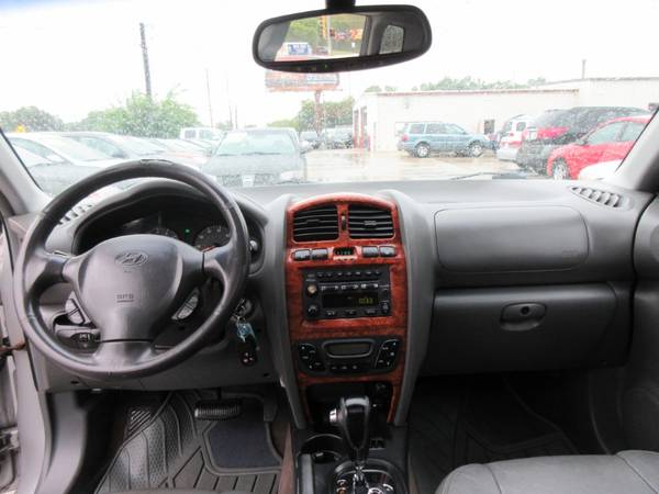 2004 Hyundai Sante FE AWD SUV - Auto/Leather/Wheels/Roof - NICE!! for sale in Des Moines, IA – photo 11