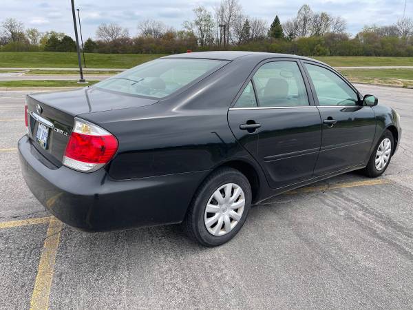2005 Toyota Camry LE one owner for sale in Farmington, MI – photo 3