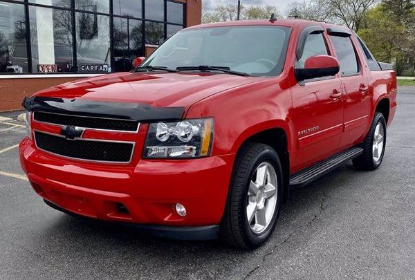 2011 Chevrolet Chevy Avalanche Lt - - by dealer for sale in Grayslake, WI – photo 4
