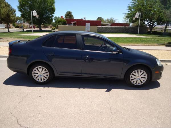 2010 VW JETTA LIMITED - - by dealer - vehicle for sale in Sunland Park, TX – photo 3