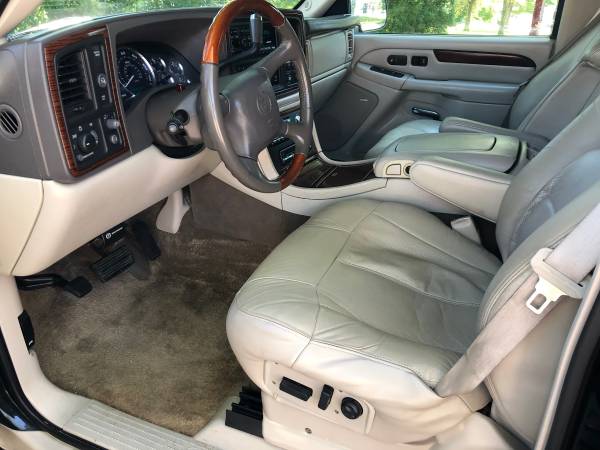 2002 CADILLAC ESCALADE LUXURY..ALL WHEEL DRIVE.. 6.0 L V8 for sale in Holly, OH – photo 18