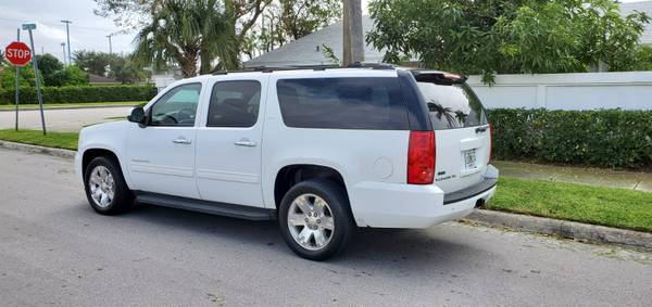 GMC Yukon XL 2011 - cars & trucks - by owner - vehicle automotive sale for sale in West Palm Beach, FL – photo 6