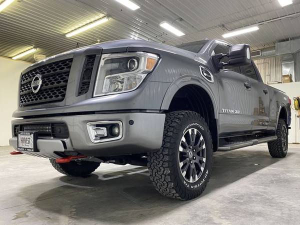 2017 Nissan TITAN XD Crew Cab - Small Town & Family Owned! Excellent for sale in Wahoo, NE – photo 2