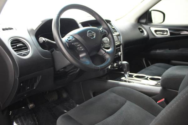 2013 Nissan Pathfinder SV hatchback Gray - - by dealer for sale in Farmington, AR – photo 5