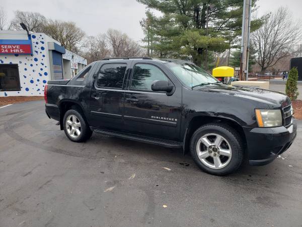 2007 Chevy avalanche ltz - cars & trucks - by owner - vehicle... for sale in Manchester, NH – photo 3