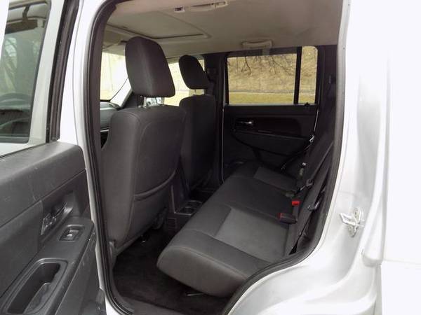 2009 Jeep Liberty 4WD 4dr Rocky Mountain - - by dealer for sale in Norton, OH – photo 8